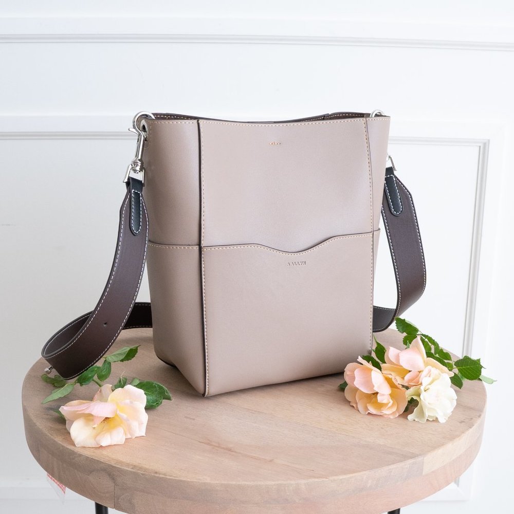 *SLIGHTLY USED* The Jordan Leather Bucket Bag - Pale Rose